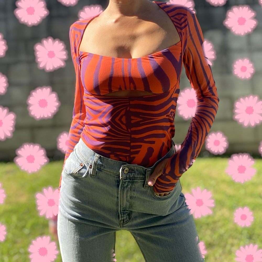 AFRM zebra long sleeve mesh top with thumb holes 🦓💜 pink purple orange